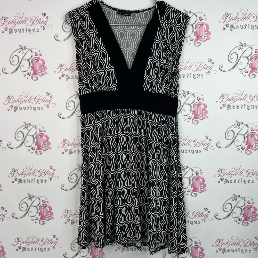 Urban Behavior tank top waves swirl Vneck tank style Monochrome Wave Dress